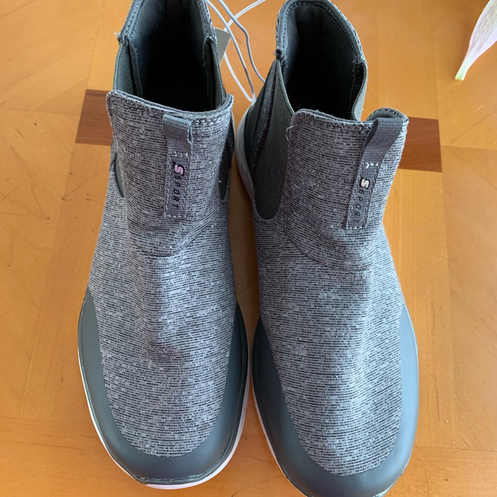 61/2 sport Sketcher shoes